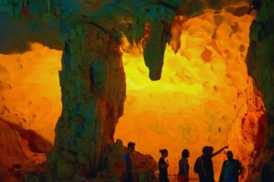 Hanoi - Halong Bay - Sung Sot Cave - Ho Dong Tien (L, D)